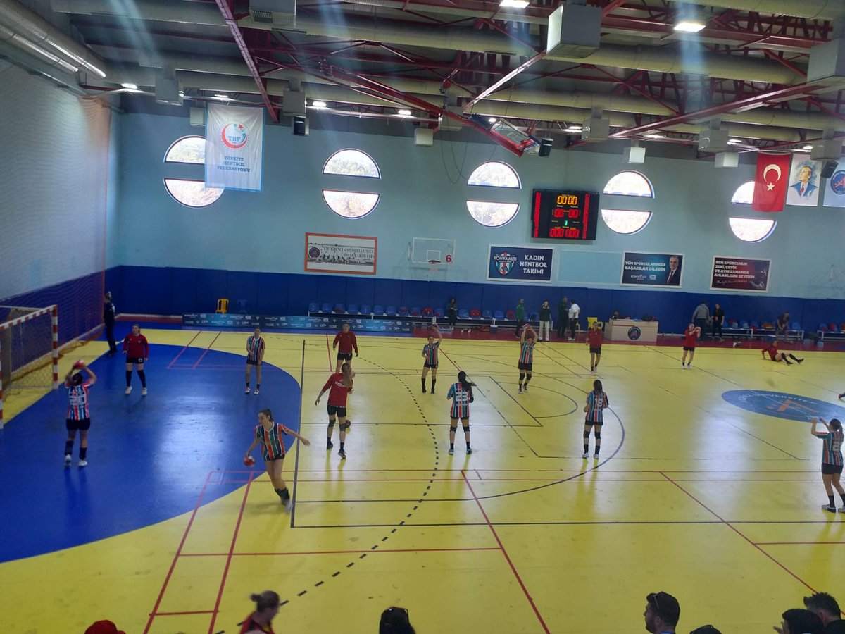 akdenizunivspor's tweet photo. Konyaaltı Belediyespor;
2021-2022 Hentbol Sezonu Kadınlar Türkiye Kupası çeyrek final rövanş maçında, İzmir Büyükşehir Belediye GSK’yı Akdeniz Üniversitesi Mavi Salonumuzda 36-29 yenerek yarı finale yükselmiştir.
🤾‍♀️🏆
Final yolunda Mavi Kelebekleri tebrik eder, başarılar dileriz. https://t.co/UAlnIU5QQq