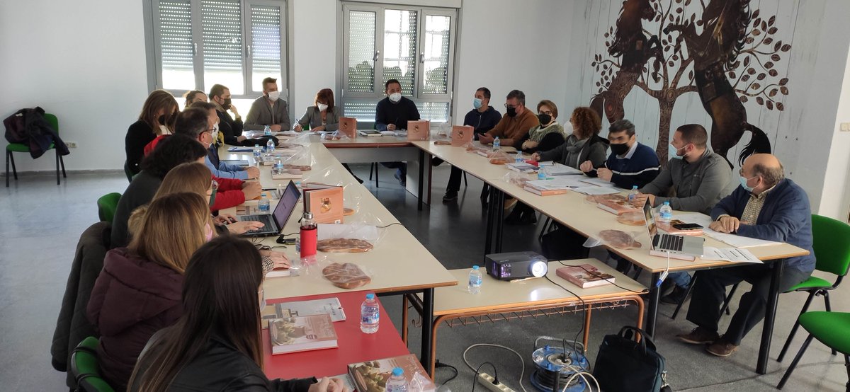 gdr_sdelsegura's tweet photo. 🤝LA JUNTA DIRECTIVA DEL @gdr_sdelsegura  SIGUE ADELANTE CON EL PLAN DE SOSTENIBILIDAD TURISTICA PARA LA COMARCA
👉+ info https://t.co/C1RMvqEQSg https://t.co/CmmWpezqd6