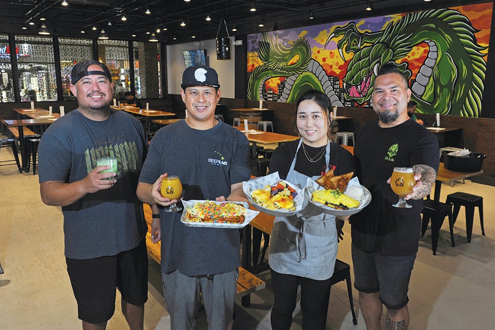 MidWeekHawaii's tweet photo. #BeerLabHI is a brew enthusiast's dream, with a tasting room, locally brewed craft beer and social vibes. This past March, THE HALL opened at @Pearlridge with a more food-centric concept.

Photos by Lawrence Tabudlo

#midweekhawaii #hawaii #leewardvoice #pearlridge  #aiea https://t.co/9Ou0p44YFR