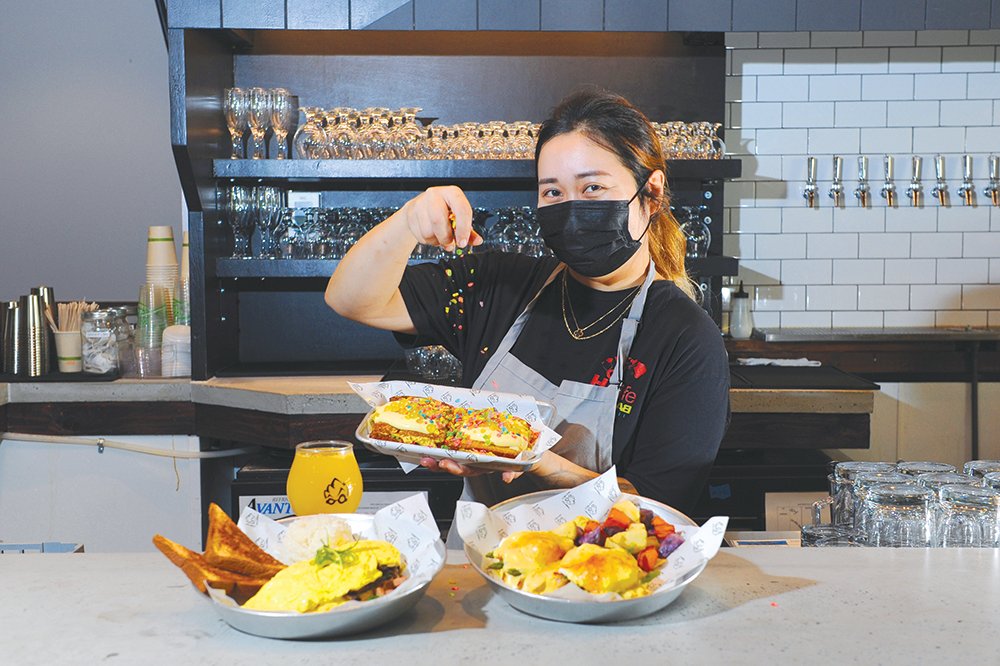 MidWeekHawaii's tweet photo. #BeerLabHI is a brew enthusiast's dream, with a tasting room, locally brewed craft beer and social vibes. This past March, THE HALL opened at @Pearlridge with a more food-centric concept.

Photos by Lawrence Tabudlo

#midweekhawaii #hawaii #leewardvoice #pearlridge  #aiea https://t.co/9Ou0p44YFR