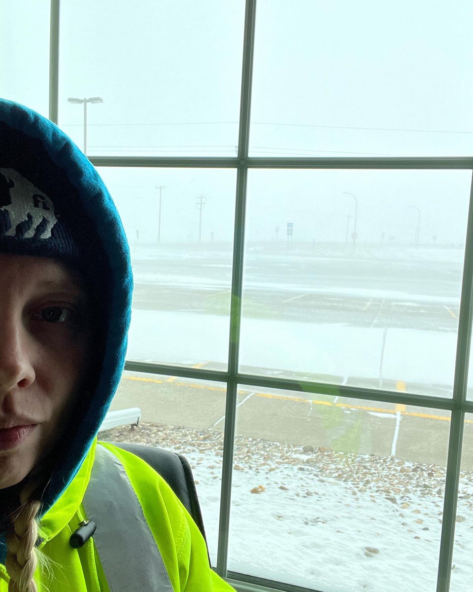 heren_ess's tweet photo. This is my home for the next… until the weather will let me drive again. #fucktheweather #fucktrucking https://t.co/uDbrmy3bGA