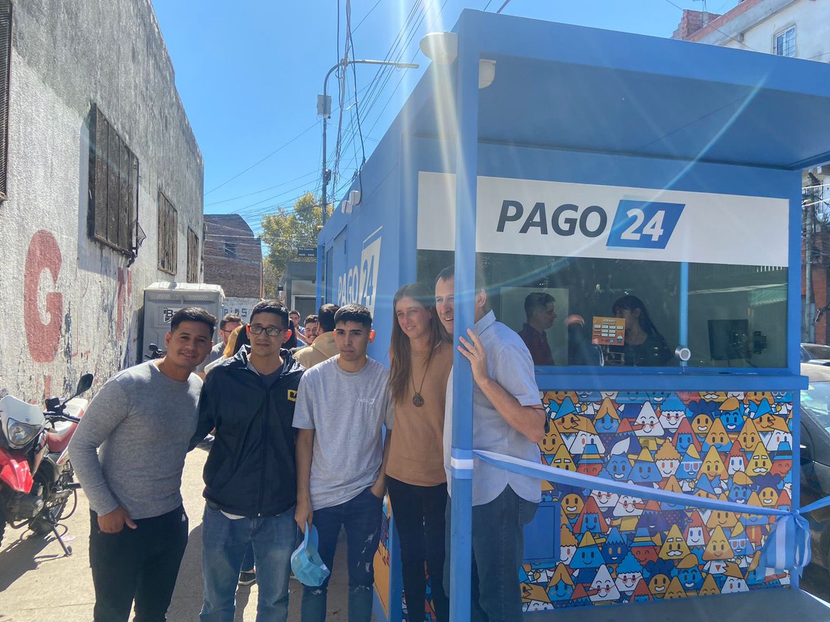 LucasMolla's tweet photo. Pago de servicios y Cajero automático en Barrio 21 24, oportunidad de empleo Genuino , posibilidad de desarrollarse mejor en la vida para Un joven vecino de nuestro Barrio Daniel. Convencidos que es por acá. https://t.co/AHxhVg4kOP