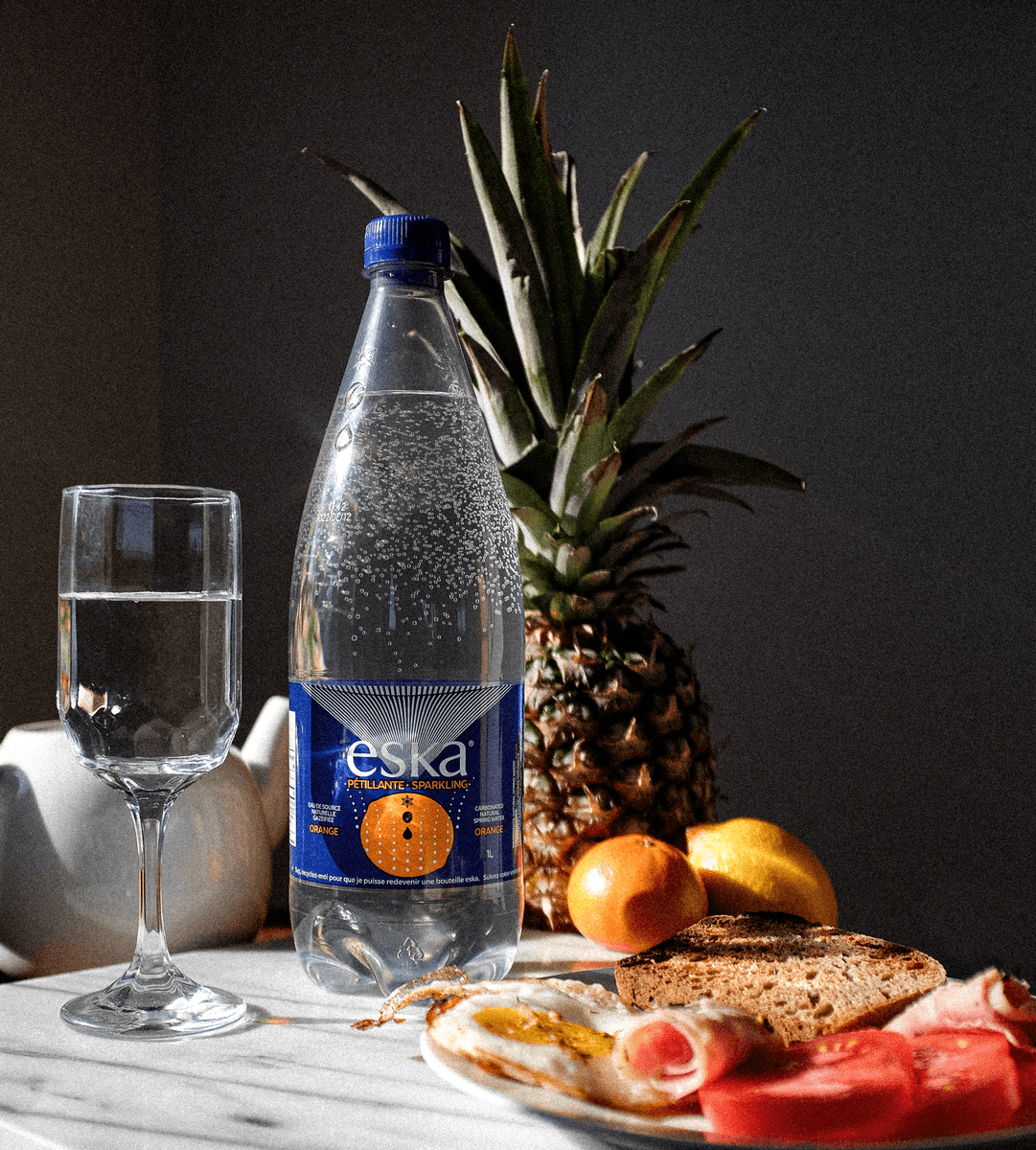 Vous recevez pour Pâques? Ajoutez à votre table la petite touche d'effervescence qui fera de votre brunch une réussite! Votre eau pétillante Eska, vous la préférez au citron, à l'orange, à la lime ou nature? ✨