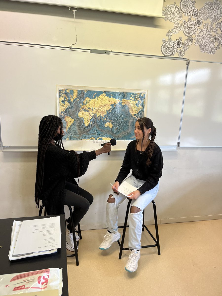 CollegeGSand's tweet photo. [Culture] Les #élèves de 4e du #DAD Dispositif Anti Décrochage du @CollegeGSand ont interviewé les élèves #UPEAA sur leurs parcours de vie. Merci à Manuel 🇲🇿 , Abraham 🇻🇪 , Nesrine 🇩🇿 ou encore Malak 🇲🇦 pour leurs témoignages! Suivront bientôt Moustapha 🇮🇶 et Arezo 🇦🇫 https://t.co/Bl73uGEpHg