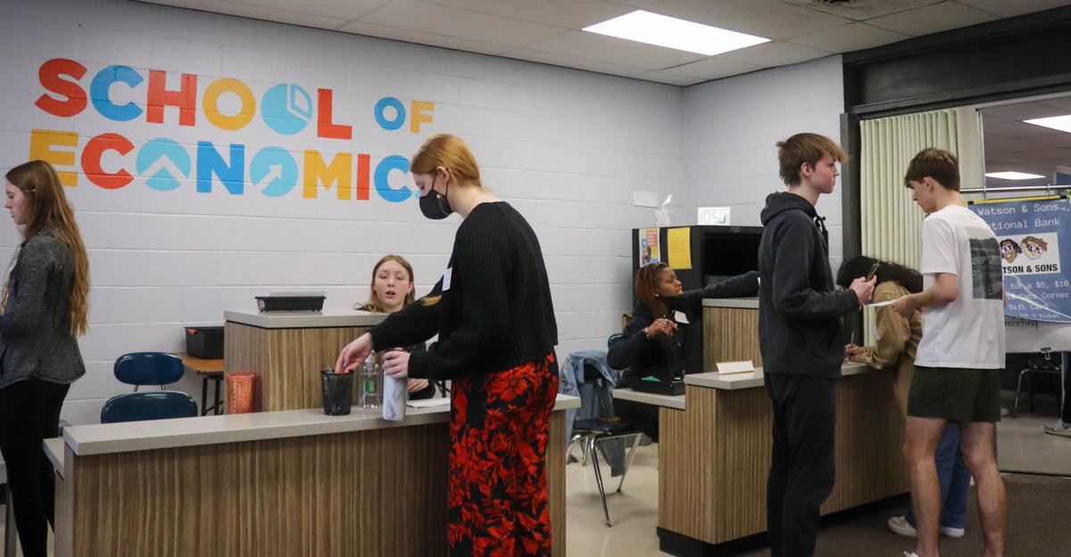 BSSDnews's tweet photo. Last week, the School of Economics welcomed in its very first class of high-school-aged students! BSHS students from 4 of the entrepreneurship classes were invited in to once again run their own stores, give back to their community, and relive those childhood memories. #WeAreBSSD https://t.co/fyNOOV9ww0