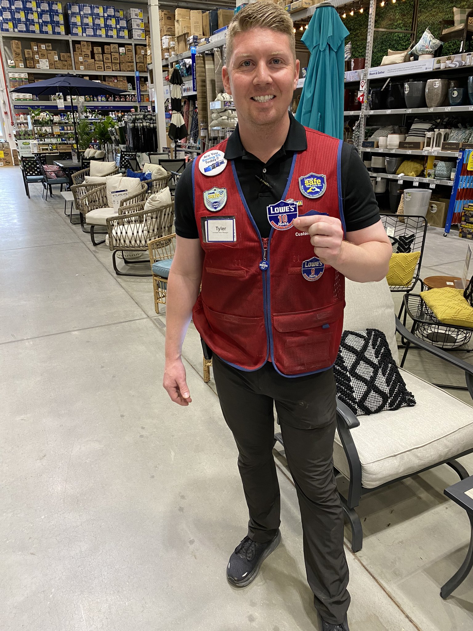 Dennis West Asst Store Manager Lowe’s 1839 (WestAsst) / Twitter