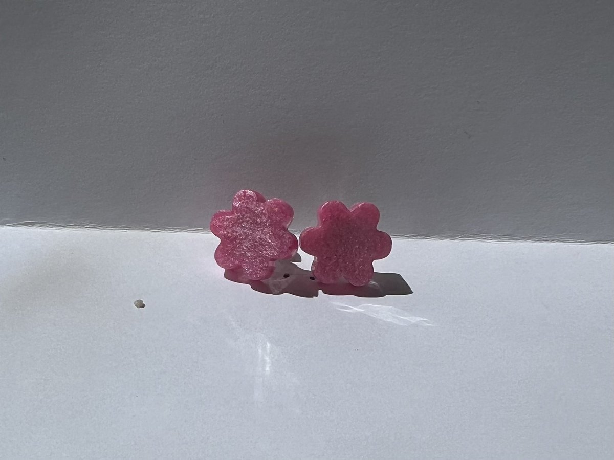 bravenewmads's tweet photo. I have a TON of earrings up for sale on my craft page! Please go check them out!! The link to my page is in my bio ❤️✨ https://t.co/CNBQgQqV6o