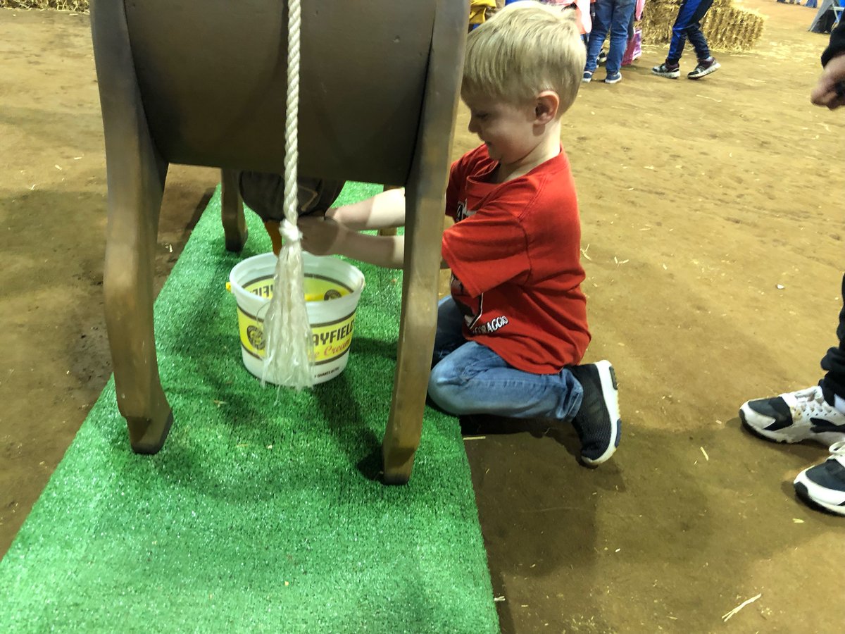 school_walter's tweet photo. Kindergarten and 2nd Grade visited the MTSU Agriculture Spring Fling! Thank you @MTSU @MTSUAg https://t.co/ZzZSaKEHX9