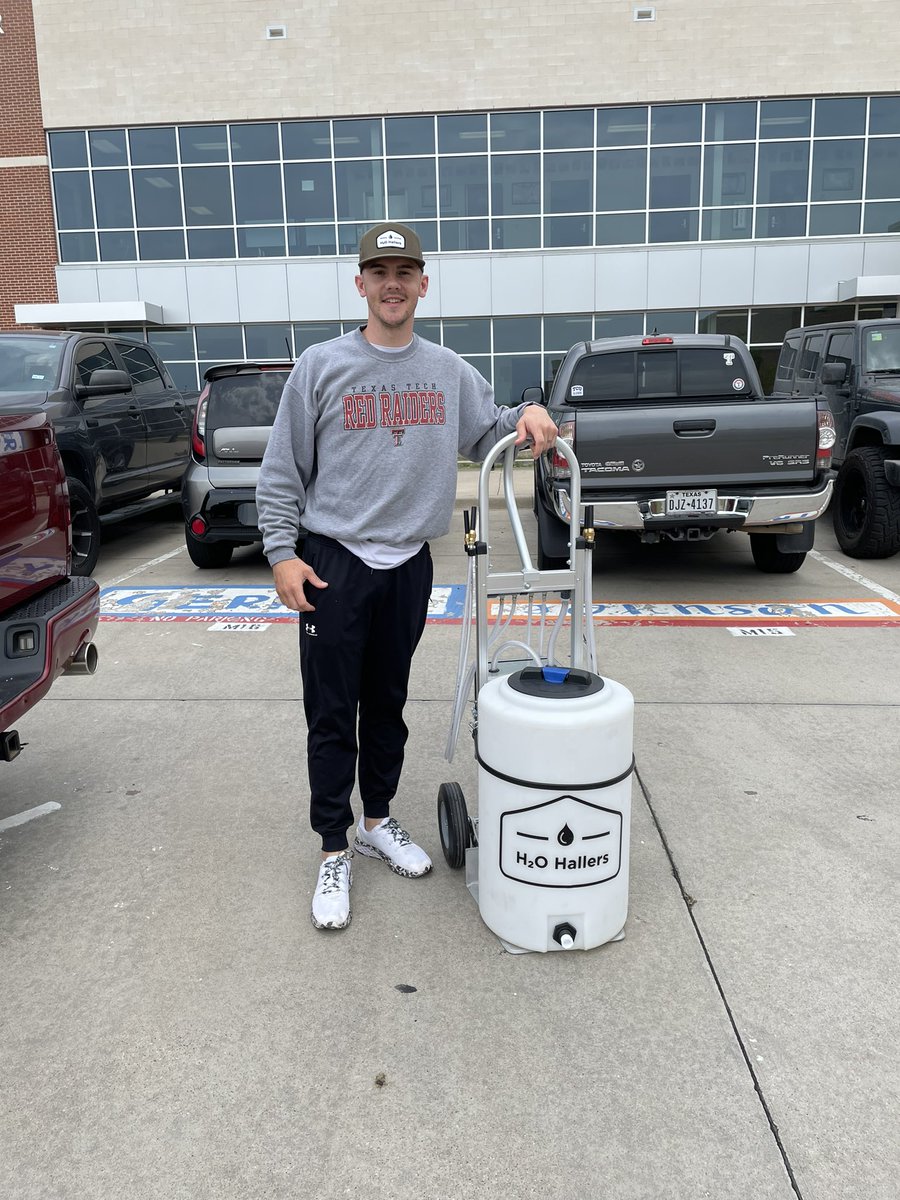 Huge SHOUTOUT 🗣 to <a href="/h2oHallers/">H2O Hallers, LLC</a> for our new drinker! Thank you for the opportunity and keeping our student athletes hydrated! <a href="/BaseballBowie/">Arlington Bowie Baseball</a> are y’all ready for your new drinker?!?