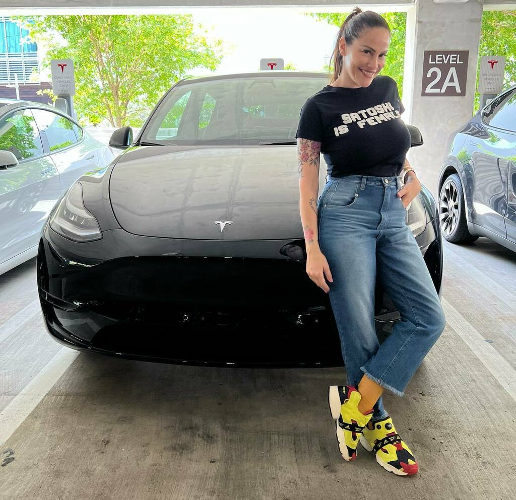 nuclearbranding's tweet photo. Amo el auto de @saavrentacar_usa que nos toco! 
Nos fueron a buscar al aeropuerto y nos dieron este @teslamotors ! 
Excelente servicio ! https://t.co/rQwDNgwo1C #NuclearBranding https://t.co/1UmdTt4phN
