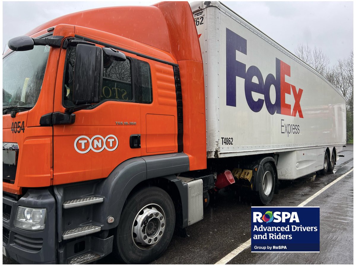BikerDownStaffs's tweet photo. Something a little different today. Met Christine one of the driver trainers at @FedExEurope &amp; my candidate for the @RoSPA advanced driving test.
Think you can’t be an advanced driver in a HGV? Think again! Very impressive drive, manual gearbox as well! #IPSGA 🏅@roadsafety 
G🚚 https://t.co/DOZUYKl0BK