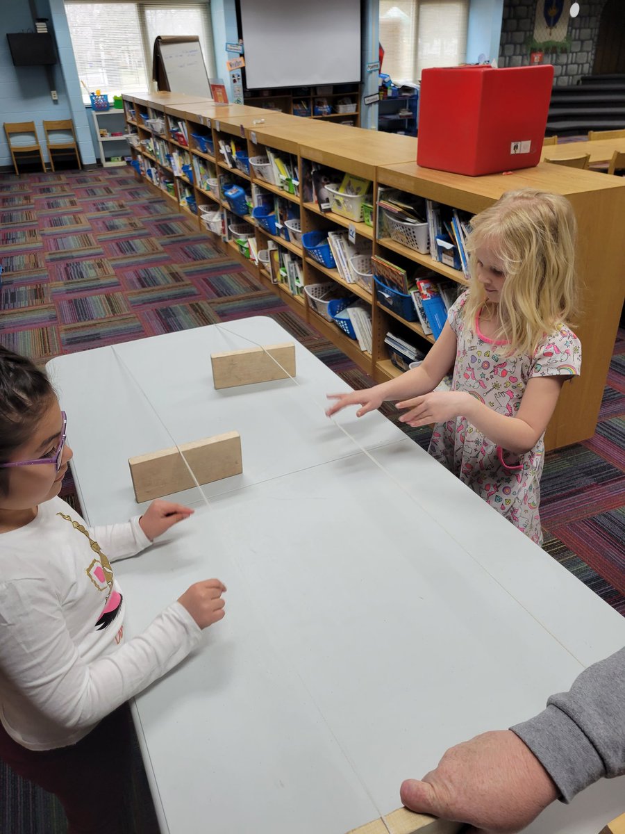 MissGoodwin2G's tweet photo. Learning how to play the table fiddle in science.  We just started a new unit called Sound and Light.  #washpride https://t.co/cd3KIluBRj