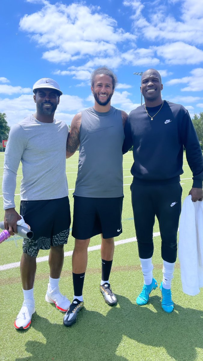 brgridiron's tweet photo. .@MichaelVick, @Kaepernick7 and @ochocinco on the gridiron 🔥

(via @ochocinco) https://t.co/ysPays4PyH