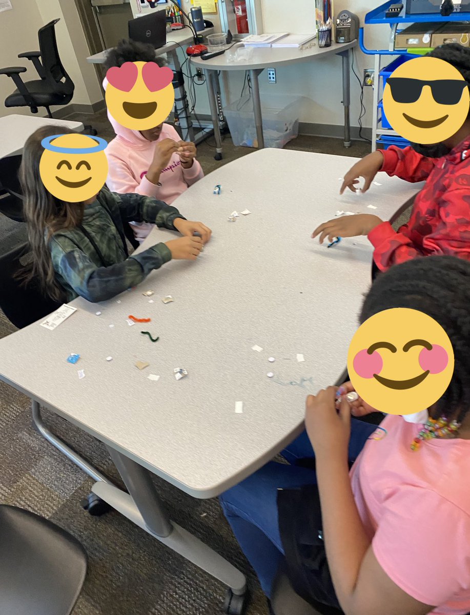 LCE_Lion_Lib's tweet photo. 5th grade lions participated in. Make and take Bristlebot lab. They enjoyed creating there own motorized bot. #lionpride https://t.co/8Gx0mIrsCf