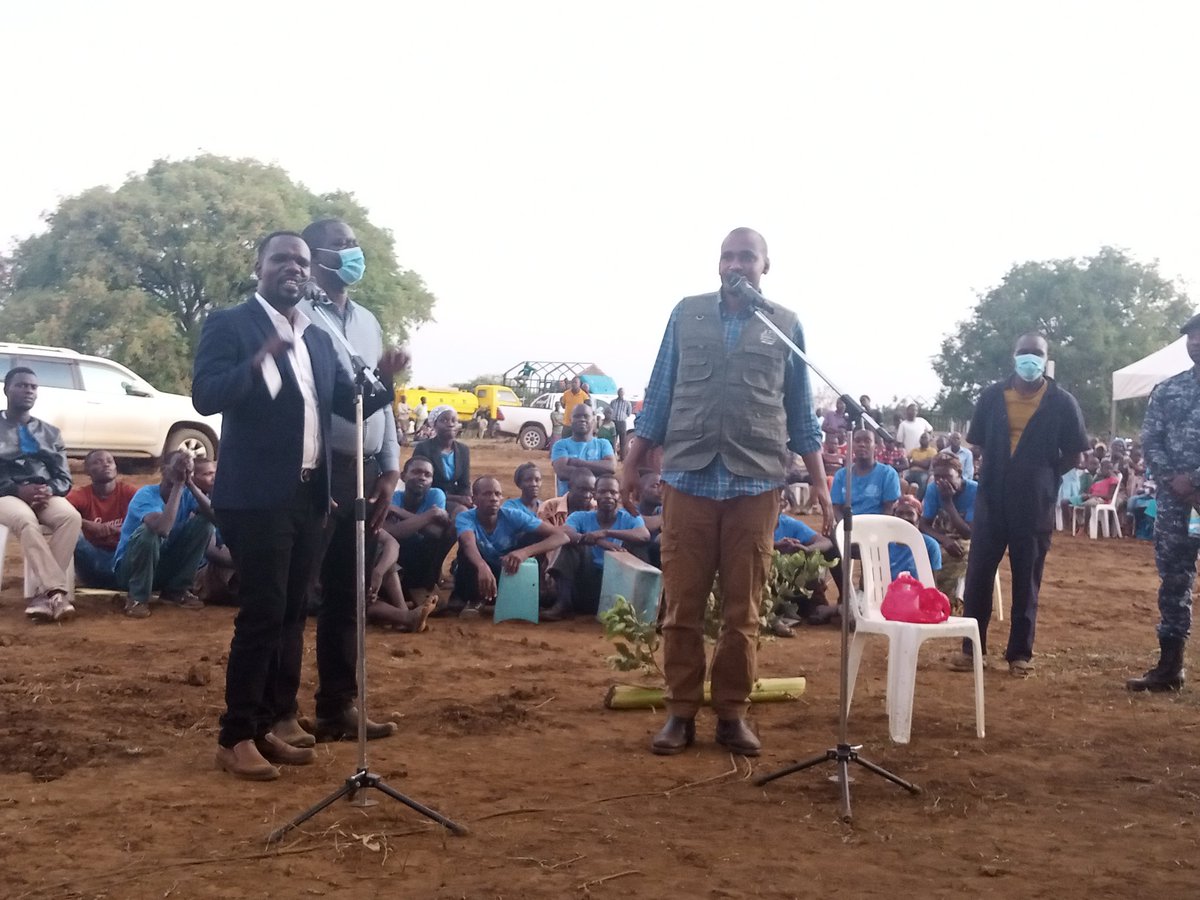 Today, Minister of Agriculture, Animal Industry and Fisheries <a href="/FrankTumwebazek/">Frank K Tumwebaze,MP: Isaiah 41: 11</a> <a href="/MAAIF_Uganda/">MAAIF 🇺🇬</a> <a href="/HellenAdoa/">Minister of State for Fisheries (MAAIF) Uganda</a>   launched construction of 6billions Kachelekwenye to Tisai road(3.1km) and bridge under ACDP project.
The road is to help farmers of Tisai Island access market.