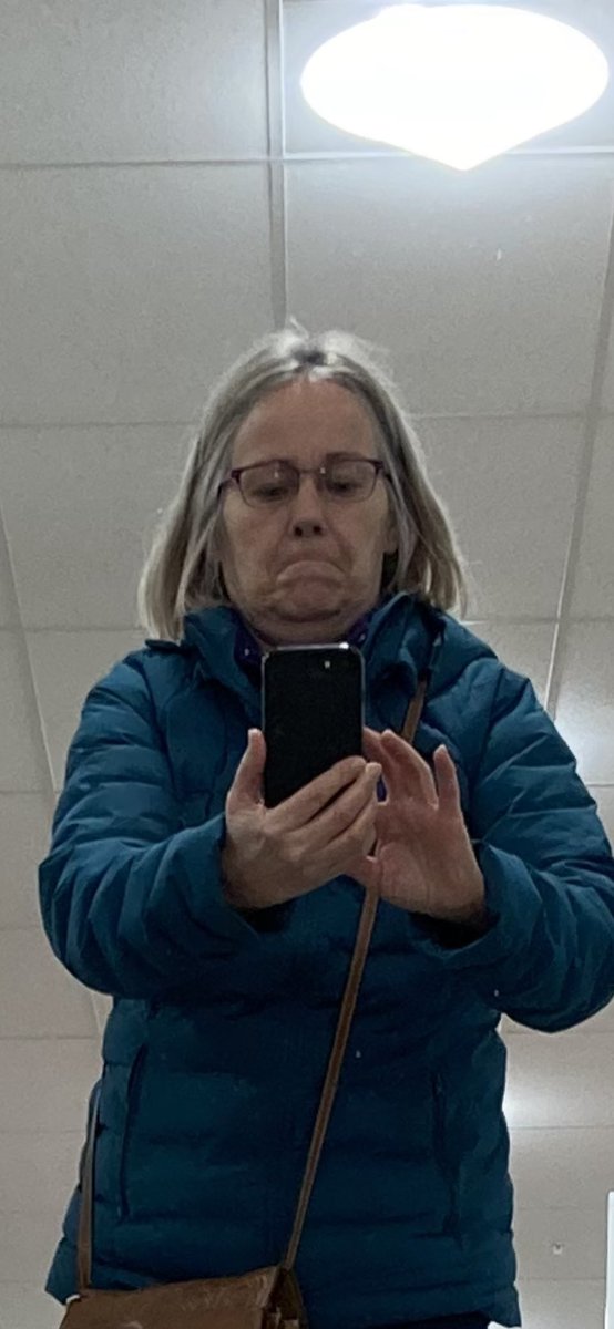 theGermKatlyn's tweet photo. My mom was mirror shopping at Home Goods 😭 https://t.co/PEBX1nhVXA