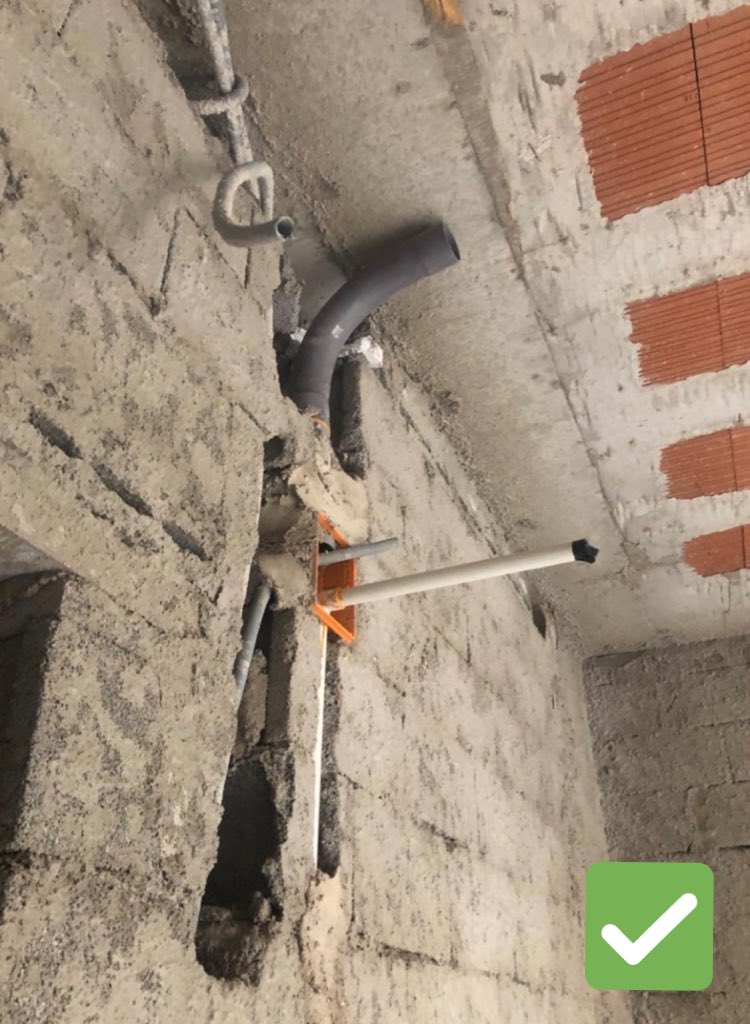 #وجهة_نظر من الخطأ تمديد مواسير النحاس في مرحلة العظم (خسارة فلوس كذلك إحتمالية تعرض مواسير النحاس للتلف واردة) والصحيح أن يتم تأسيس علبة تكييف الاسبليت يخرج منها ماسورة الى الاعلى بمقاس 2 بوصة يتم تمديد النحاس منها لاحقا عند تركيب المكيف…
#تصميم_داخلي #تصميم_معماري