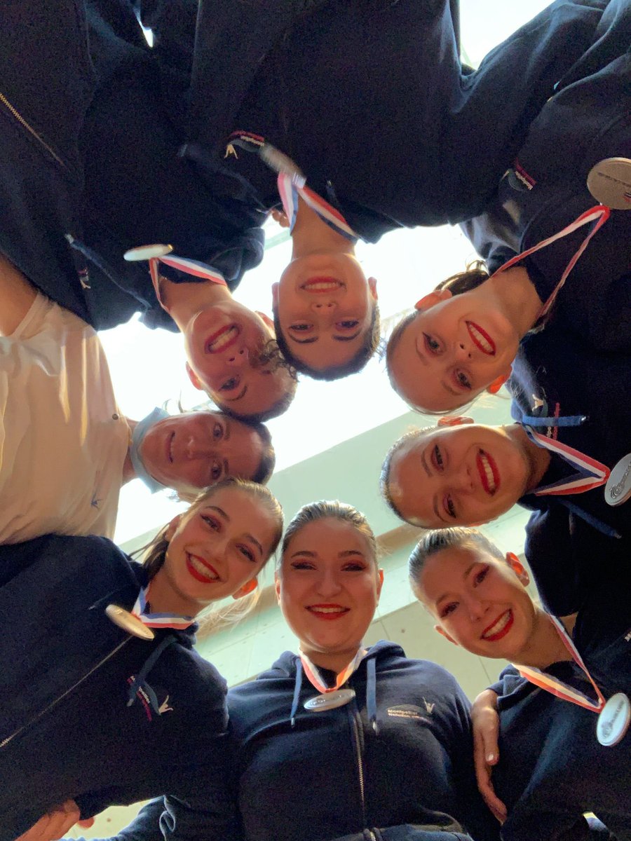 Championnats de France N1 Juniors
Du 12 au 14 avril 2022 à #Tours
Podium Equipes Techniques
🥇 GIRONDINS DE BORDEAUX
🥈 MONTPELLIER MMNA
🥉 CN CANNES
Quel exploit de nos juniors qui ont obtenu une belle médaille🥈avec un ballet nagé à 6 au lieu de 8 ! (1 absente &amp; 1 blessée) 👏👏