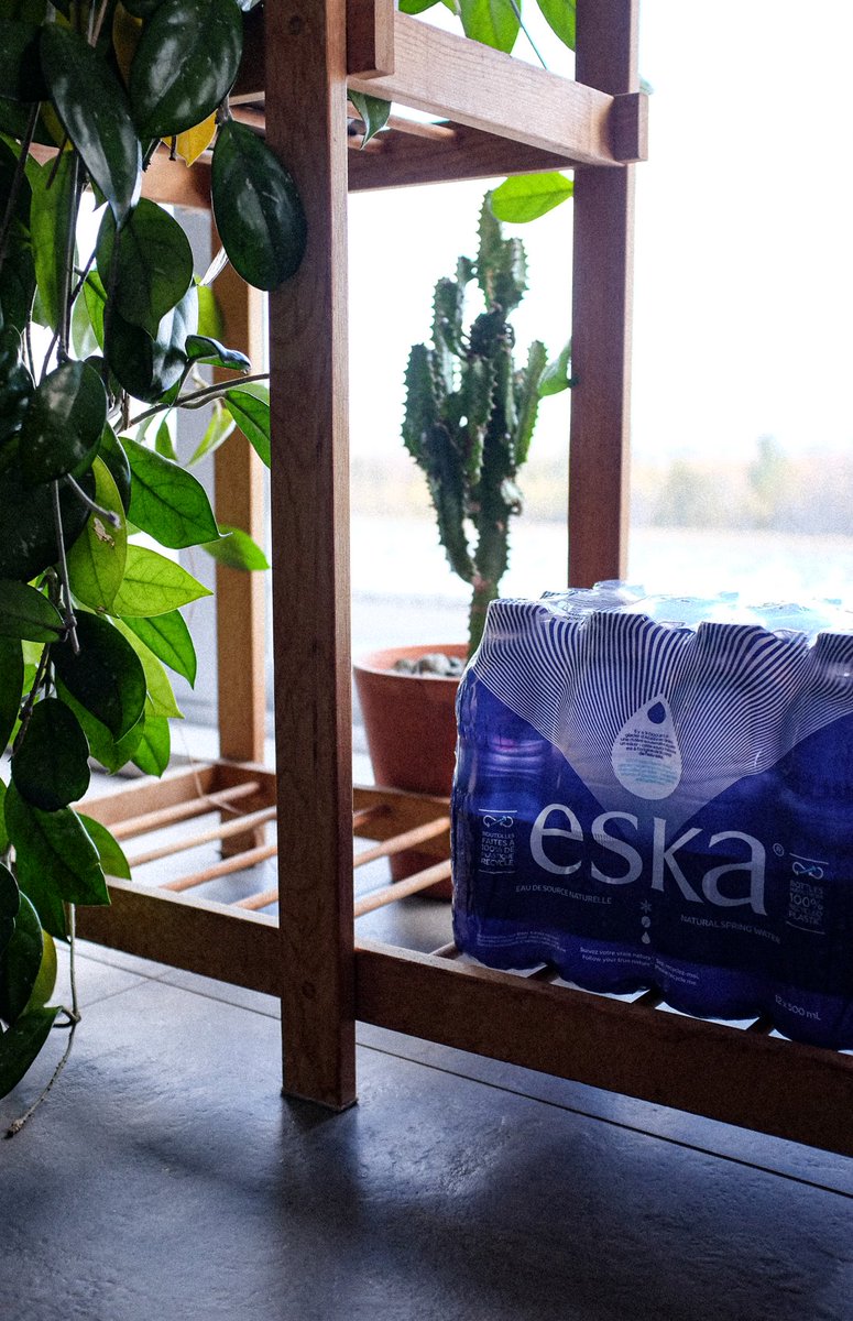 Les plantes ont besoin d'eau et de soleil, et vous aussi! 🌿 Ce printemps, faites le plein de vitamine D et hydratez-vous avec l'eau la plus pure qui soit 💧 Quelles plantes prévoyez-vous faire pousser dans votre jardin cette année?