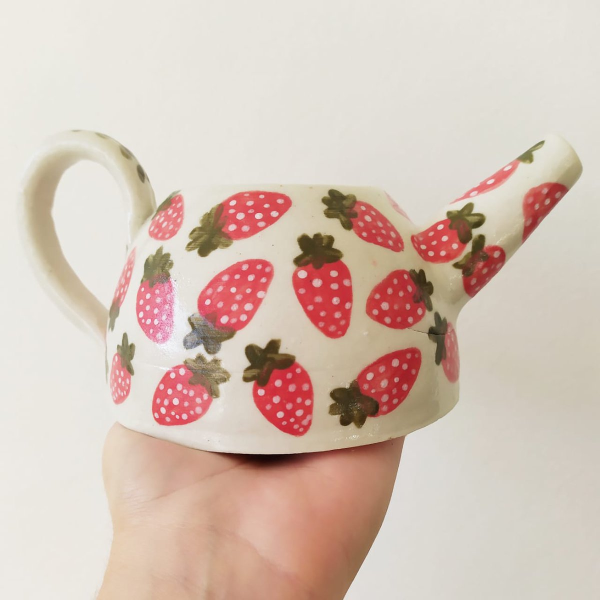 forrestmari's tweet photo. Hello #PortfolioDay 💖 🌈🌻

I'm an arab-brazilian non-binary ceramist who loves plants, fruits and colorful things!

🎨 site: https://t.co/NphsXk6Lyx
🎨 catarse: https://t.co/jPL9xs8f80 
✉️ frrstmari@gmail.com https://t.co/gWNM3xnOXL