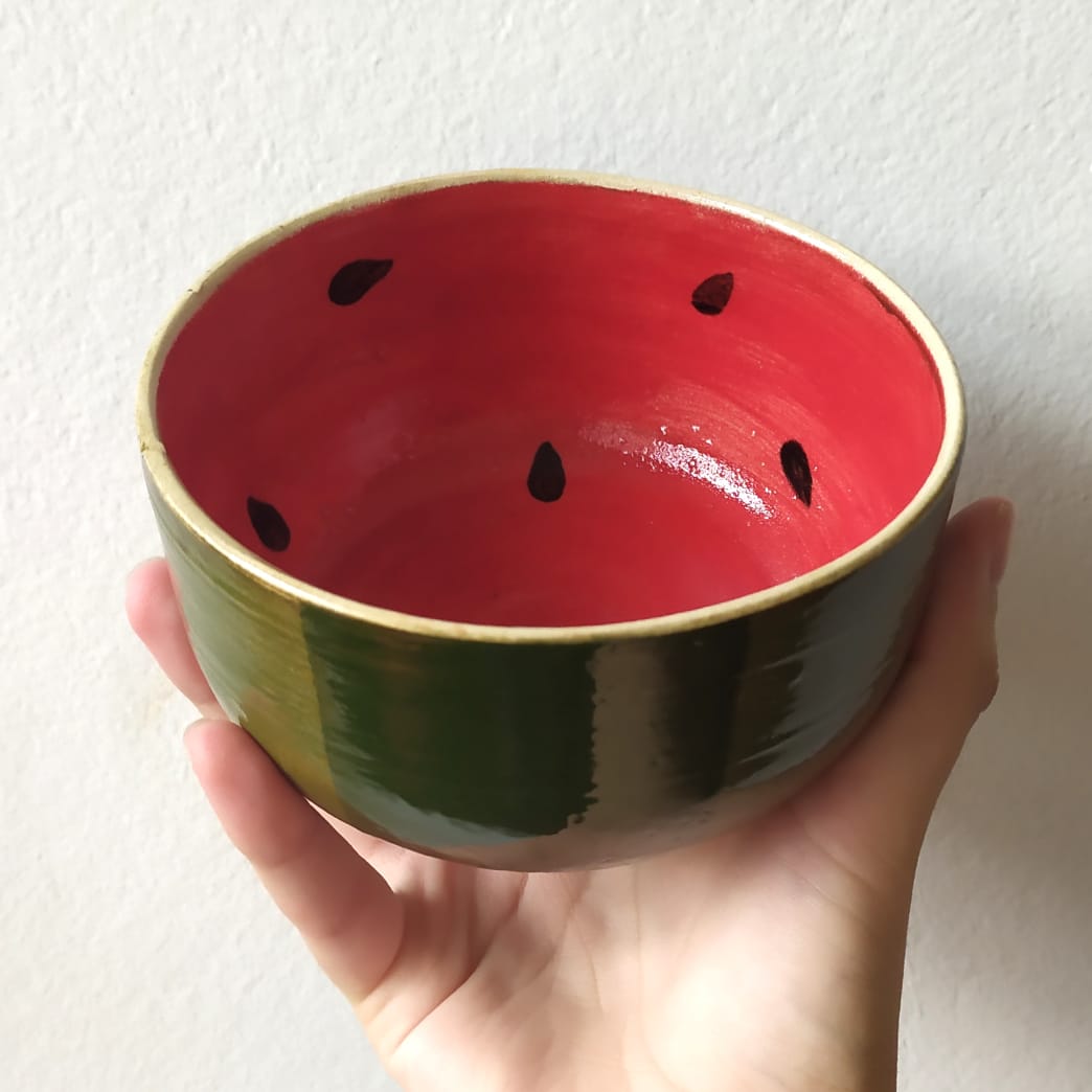 forrestmari's tweet photo. Hello #PortfolioDay 💖 🌈🌻

I'm an arab-brazilian non-binary ceramist who loves plants, fruits and colorful things!

🎨 site: https://t.co/NphsXk6Lyx
🎨 catarse: https://t.co/jPL9xs8f80 
✉️ frrstmari@gmail.com https://t.co/gWNM3xnOXL