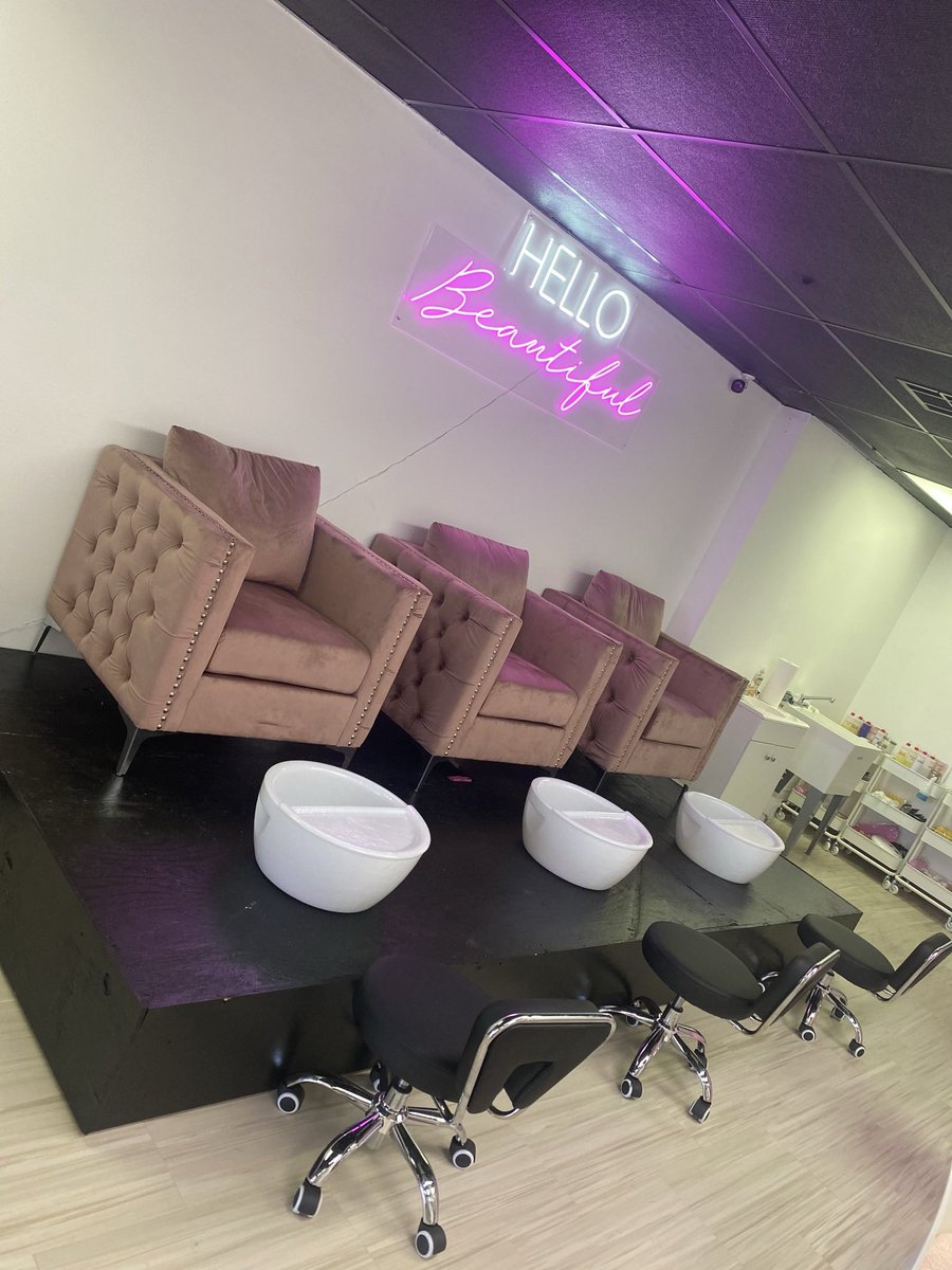 kimfknkim's tweet photo. Y’all come by and support i just opened up a full service nail salon! We do Mails, pedicures, eyelash extensions, and teeth whitening! We are located right by Almeda Mall! 
📞 346 406 5908
📍12260 GULF FREEWAY A3 77034 https://t.co/mNd0SKIE5y