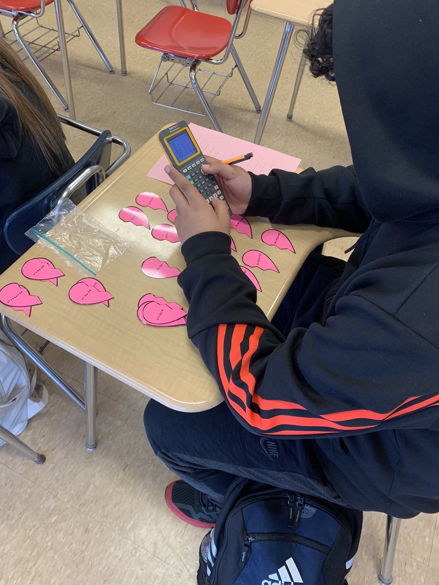 EmilyCajigas's tweet image. My Algebra Seminar students Love Math 💗 #FactoringFun @CCHSEAST