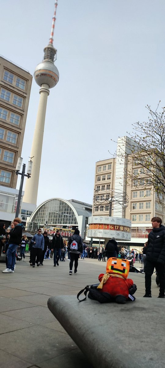 x2_twitt's tweet photo. Heute ist der Letzte Tag in Berlin und ich war mit Mini Paluten am: Alexanderplatz @Paluten #Berlin #Alexandaplatz #Deutschland #minipaluten https://t.co/UzhrrbzCAj