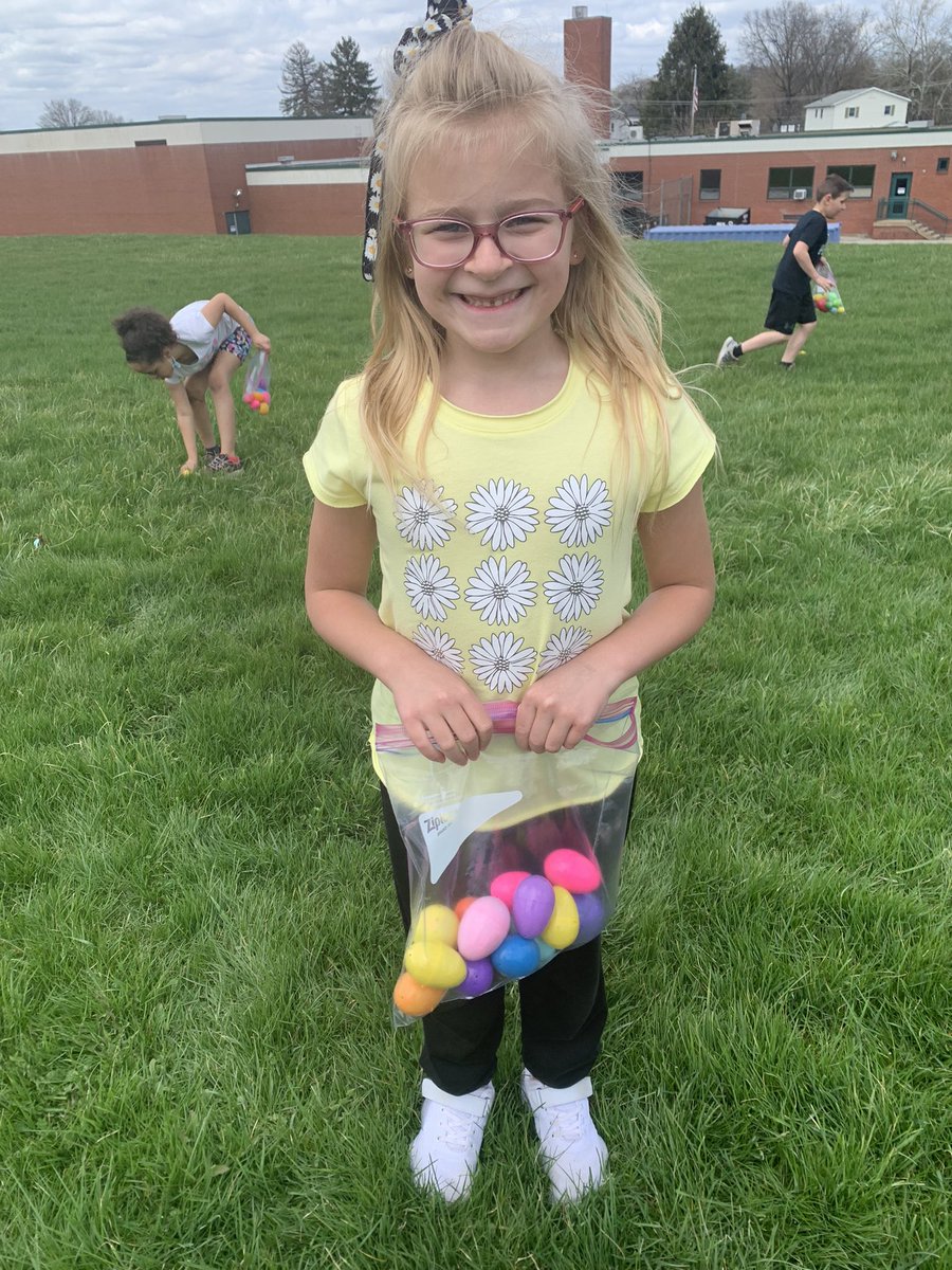 MrsZangaro's tweet photo. We had an EGGcellent Easter egg hunt this afternoon! A huge thank you to the Miller Family &amp; all of our wonderful volunteers who help make Greenock such a special place 🐰💜 @GOMV_EF https://t.co/z7SeU00BsF