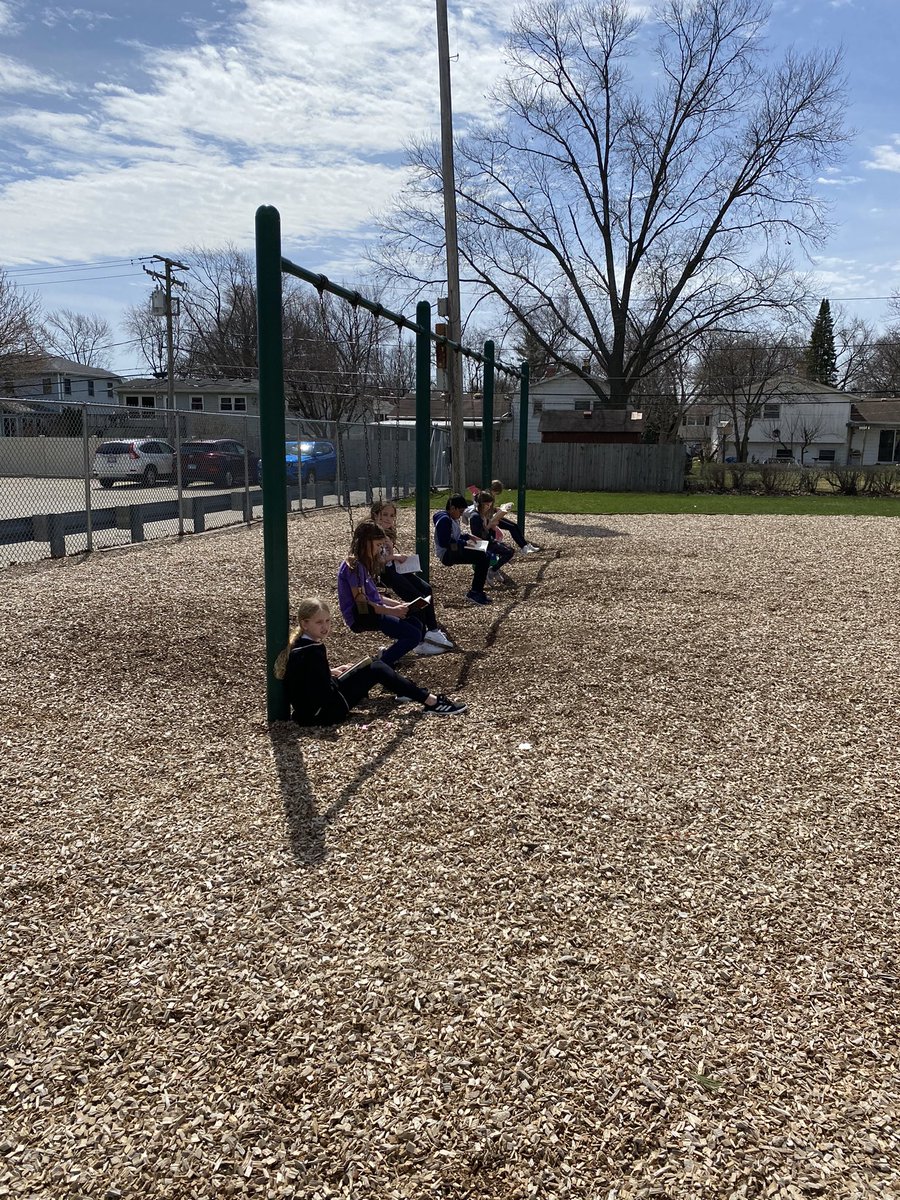 Enjoying a little outdoor independent reading with 4th grade! #iginspires #rtsd26learns