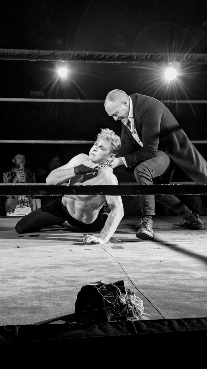 titleshotphoto's tweet photo. "DO YOU REMEMBER ME CARA??"
@cara_noir @SpikeTrivet @ThisIs_Progress #PROGRESS10 https://t.co/yR62dHP2qc