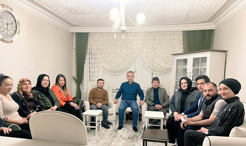 deva_kazan's tweet photo. Bizleri misafir eden Tülin Hanım ve Ali Osman beye çok teşekkür ederiz 🙏 Ankara İl Kadın Çalışmaları Başkanımız @fundaozer06 İl Başkan Yardımcımız @ErenBasayar KahramanKazan İlçe Başkanımız @mesutkahraman İlçe Başkan Yardımcılarımız @AdemUz681 @tugbabuyuktut79 katılımlarıyla 💧 https://t.co/8qu2zeAOFZ