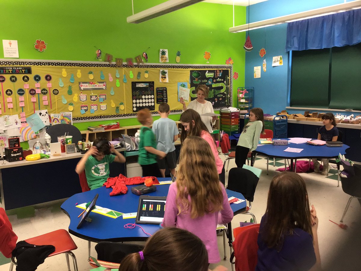 Today was our spring showcase! Thank you <a href="/eSparkLearning/">eSpark</a> for the supplies &amp; <a href="/mcperry705/">Mary Carole Perry, Ed.D.</a> for presenting each student with their awards! They have all been working so hard on their quests!!!