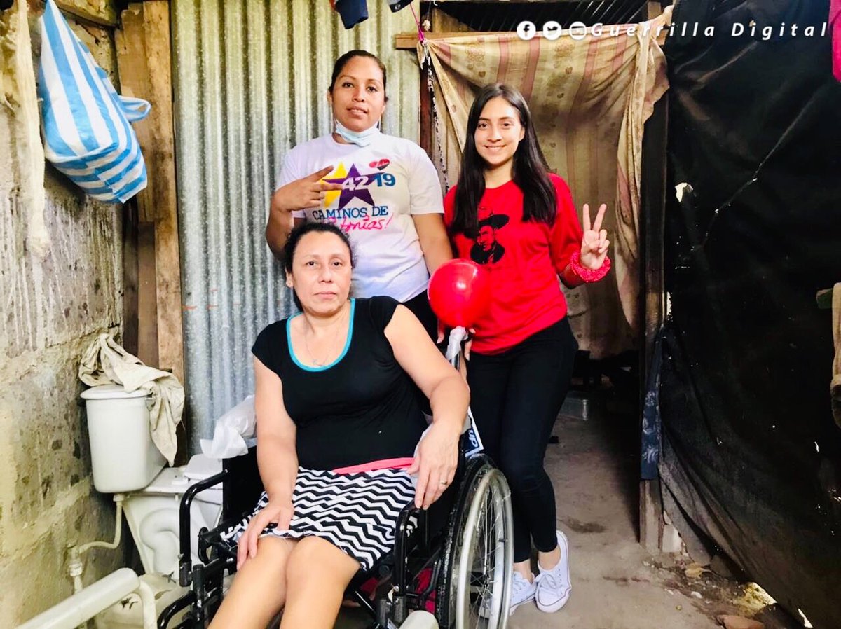 #SomosPuebloPresidente | 🎊Juventud Sandinista, a través de Promotoría Solidaria, realizaron entrega de sillas de ruedas el día de hoy, en diferentes barrios de la UVE Leonel Rugama Rugama, Distrito 3, #Estelí #Nicaragua #JSEstelíD3 ✌️🔴⚫️🎉