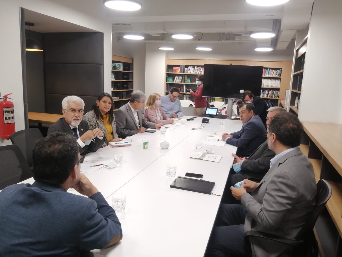 UniversidadesG9's tweet photo. [AHORA] Rectores G9 se reúnen con Ministro de Ciencia, Conocimiento e Innovación, Flavio Salazar @DrFSalazar @min_ciencia en una primera instancia de diálogo para trabajar en conjunto con foco en la educación superior de calidad, inclusiva, de excelencia y pertinencia territorial https://t.co/D0fu4AkFT5