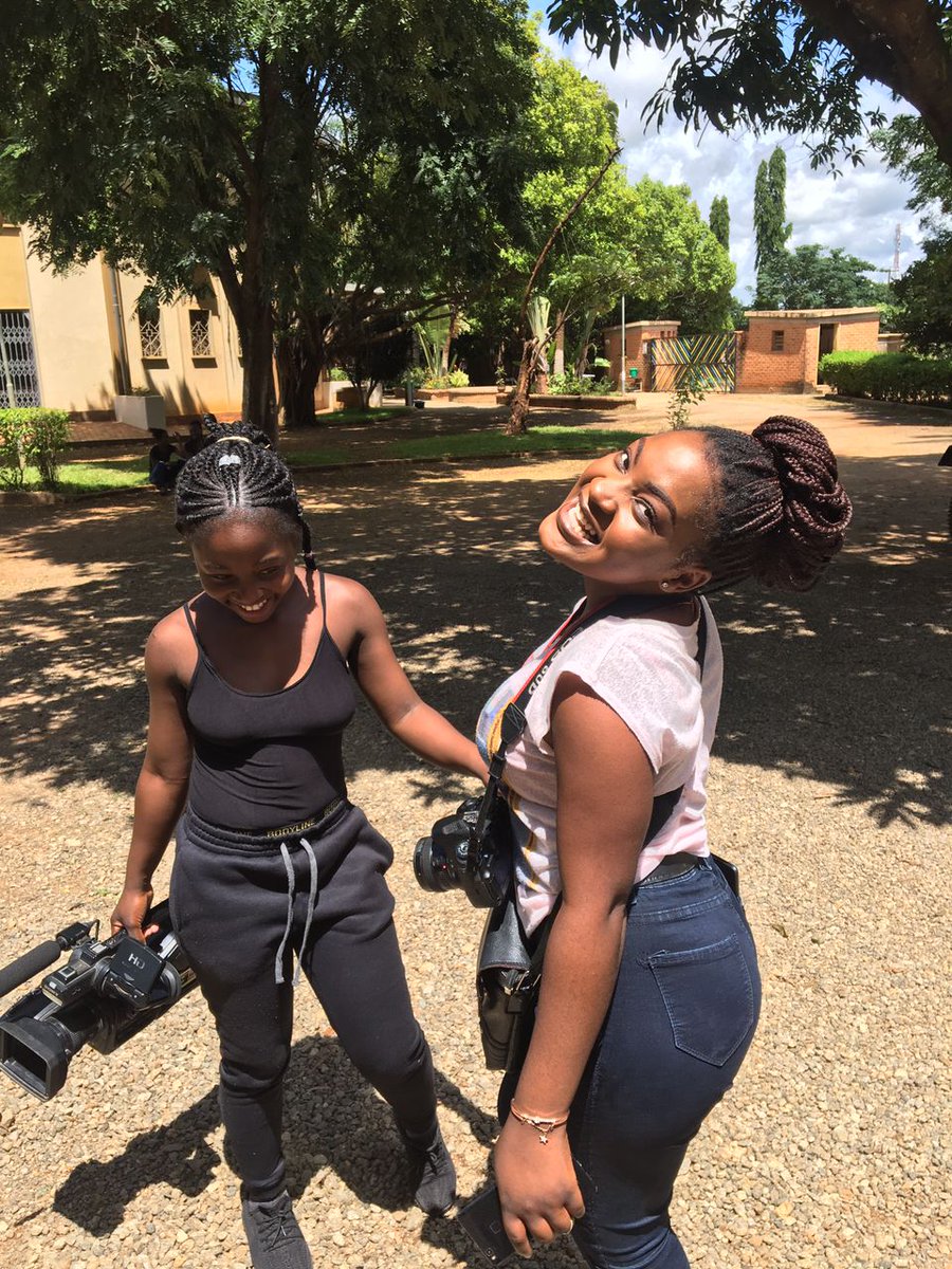Natchawangu's tweet photo. Fully baked journalists♥♥ #Natcha💕🥱
#Coco https://t.co/URziOXZmvH