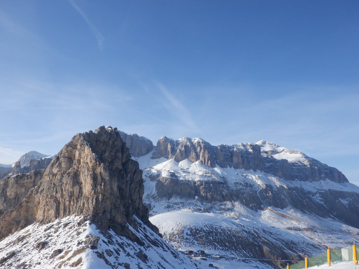 Peaks2Go's tweet photo. On the edge of tomorrow.

Sull'orlo del domani.

#Peaks2Go #MountainLeader #Dolomiti #ValDiFassa #FreeSki #SkiAlp #SciAlpinismo #Mountain #Montagna #Landscapes #Outdoor #SkiTouring #Nature #Natura #NaturePhotography #Landscapes #Panorama #LandscapePhotography #Skiing #Spring https://t.co/iXgoeMjxut