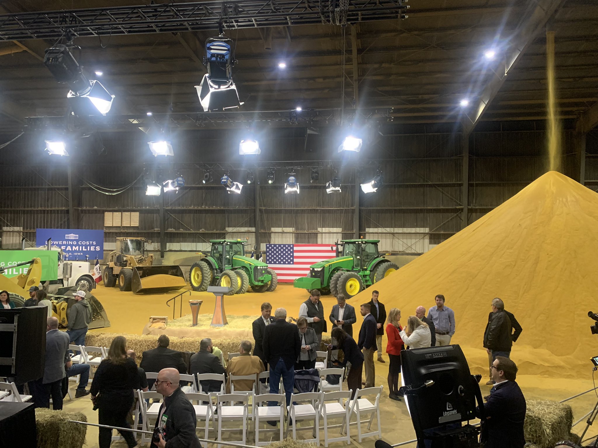 Mary Sugden on Twitter "Here’s an inside look at the setup inside Poet