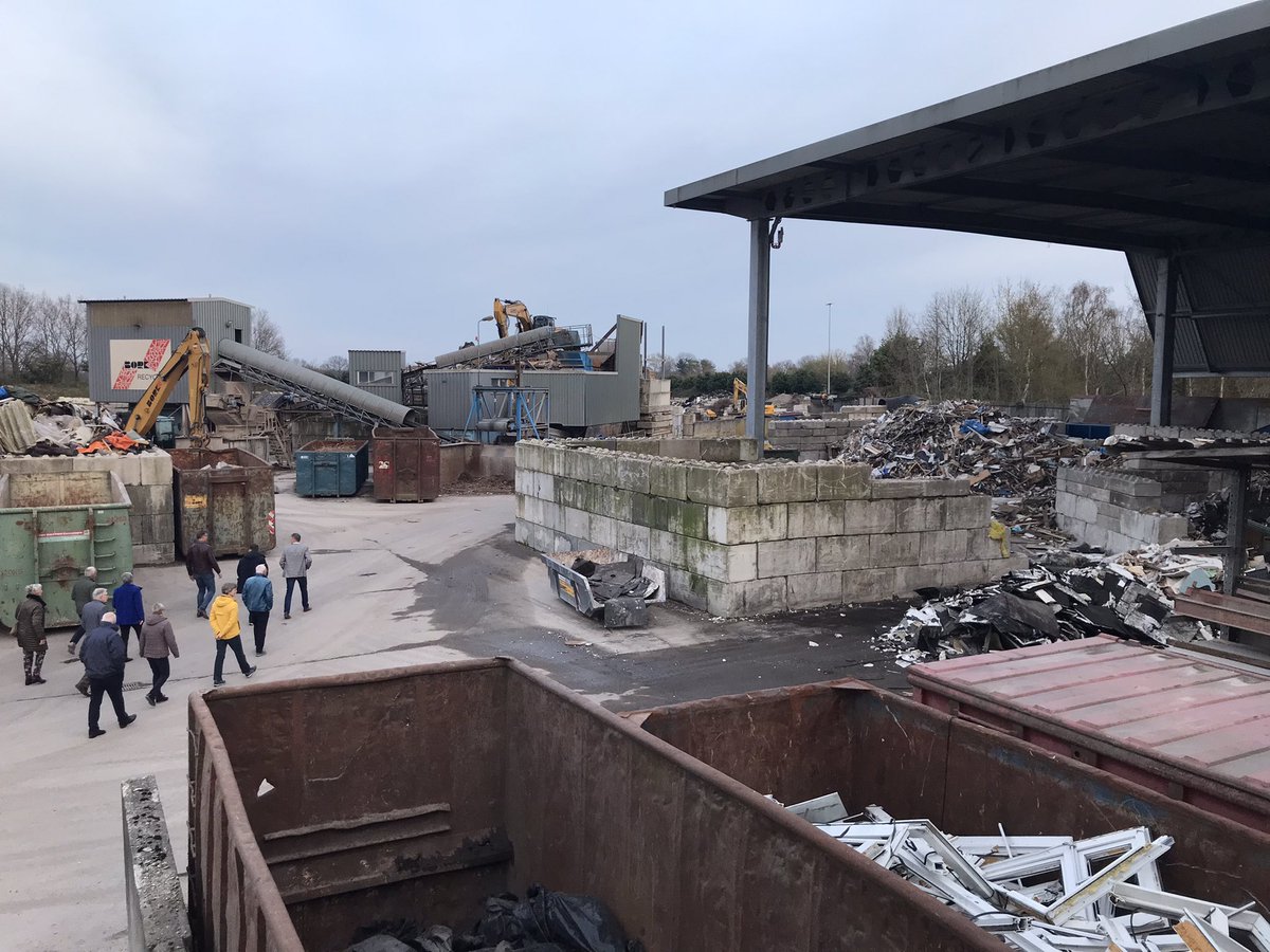 Ledenvergadering #vvdcentraal gecombineerd met bedrijfsbezoek Bork Sloopwerken. Bijgepraat over hoe afval teruggebracht wordt tot #grondstoffen om schaarste te voorkomen en #circulair #bouwen mogelijk te maken. Mooi bedrijf!