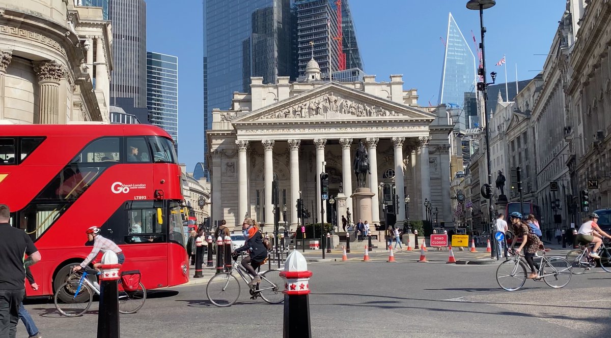 This is very worrying. Next week's Court of Common Council in the @CityofLondon is voting on a motion to permit E-W and W-E access to Bank Junction for licensed Hackney Carriages at all times, 7 days a week   <a href="/Emily_Benn/">Emily Benn</a> <a href="/LDN_LS/">LondonLivingStreets</a> <a href="/London_Cycling/">London Cycling Campaign</a> <a href="/carfreedayLDN/">London Car Free Day</a> <a href="/Chris_Boardman/">Chris Boardman CBE</a>