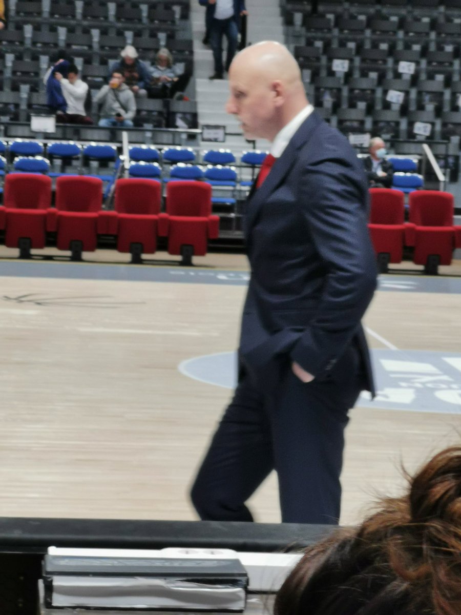 Julia_tips's tweet photo. @King_Skela Cet homme a la démarche de ne pas avoir apprécié le qt2 de son équipe... https://t.co/HB8qVsNysT