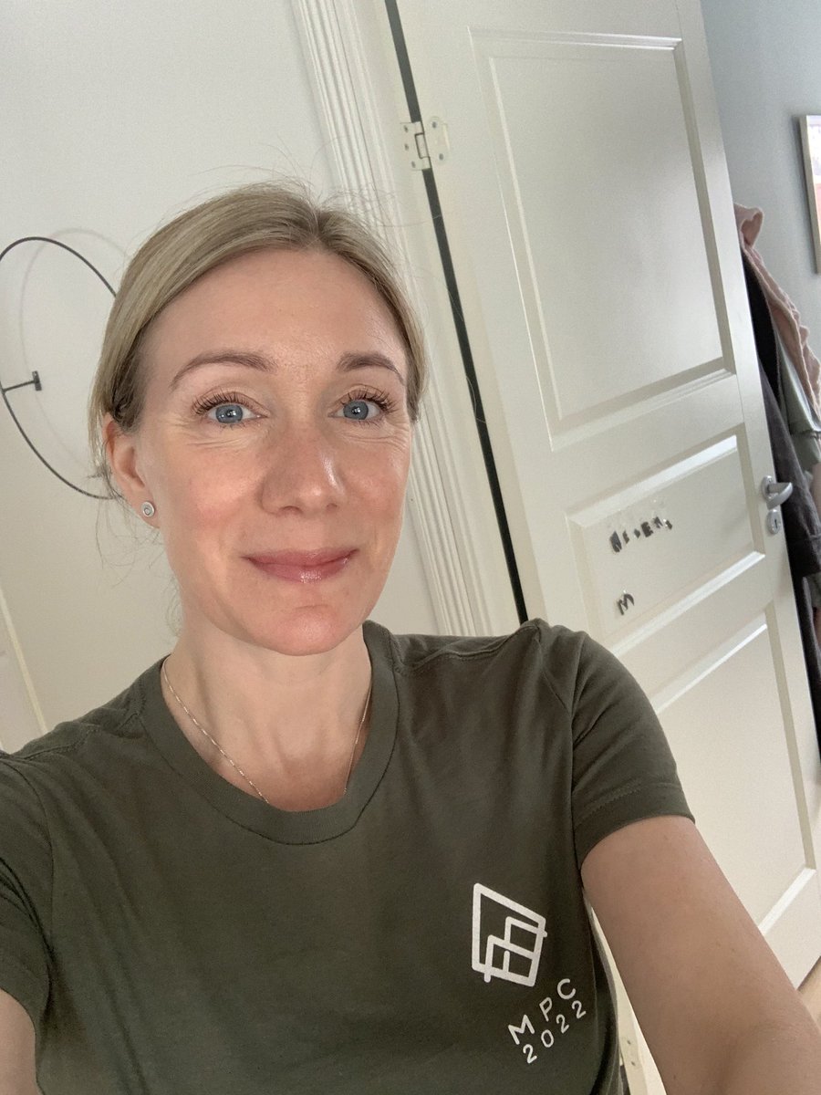 HOserberg's tweet photo. It has arrived 🙌🏼, my 5th #peaker tee! My grandmother always said green is not my colour.. But I like it 🥰.
@MyPeakChallenge @PeakersOfSweden @SamHeughan https://t.co/yXi5QI4Djf