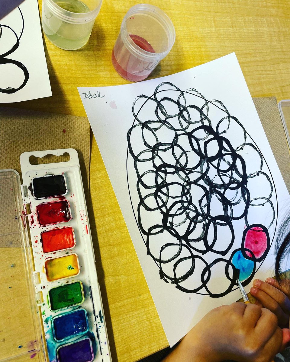talesofkinder's tweet photo. Easter Art and exploring water colours! #easteregg #coloursofkinder https://t.co/GgLJUtRrE3