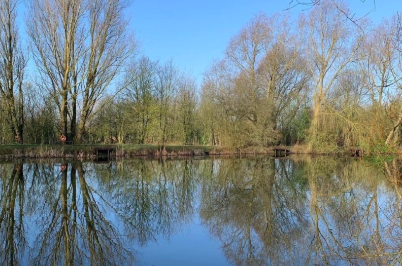 muddyleicsrut's tweet photo. They say the best things comes in small packages, case in point this adorable converted shepherd's hut in a gorgeous #Leicestershire lakeside spot. Check out Muddy's review 

https://t.co/prPY4GLgYp #glamping  #shepherdshut @purplebadger2 https://t.co/HLDpnz4gvy