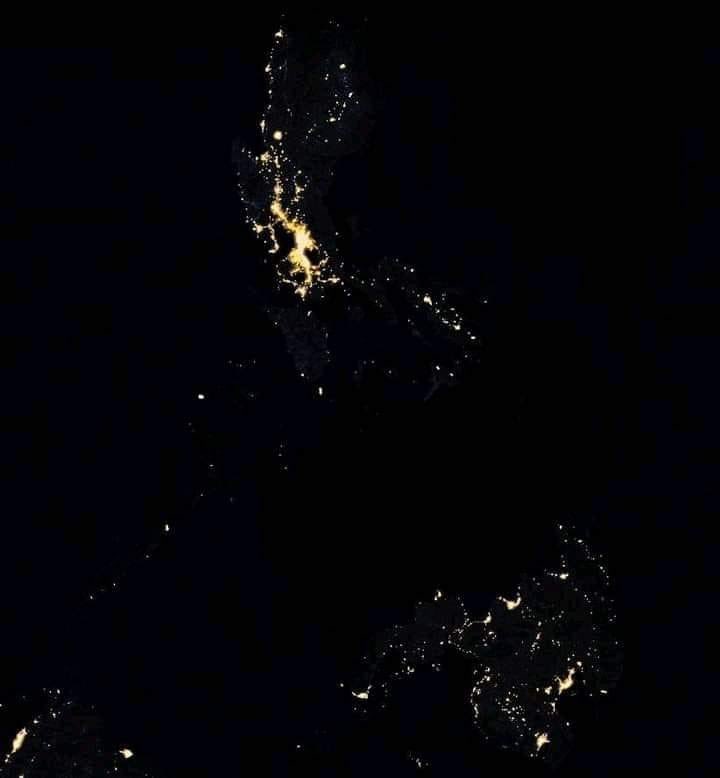 MacuNars's tweet image. lack of news coverage???? isa ito sa effect ng pagpapasara sa ABSCBN....
yun iba tuwang tuwa hindi nila alam yun important role ng media sa news dissemination :( tapos may ngpa grand rally tuloy mukhang na underestimate un bagyo
#CapizNeedsHelp #LeyteNeedsHelp #IloiloNeedsHelp