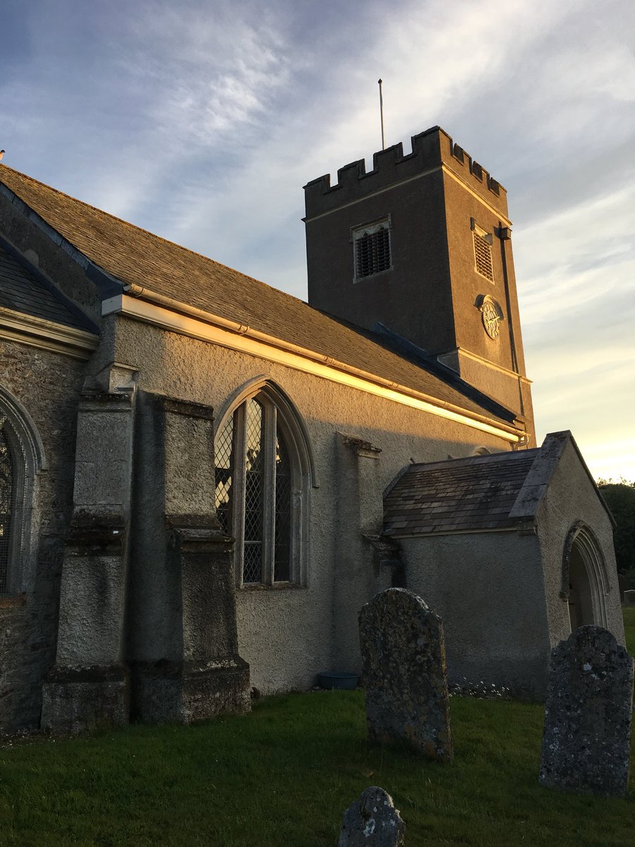 EngChurchPics's tweet photo. St Michael, #Gittisham, Devon. The earlier medieval building was rebuilt in 1321. Unable to get inside to see, amongst other things, the Beaumont memorial. There’s an awkwardness to parts of it. https://t.co/HvRAGspSeK