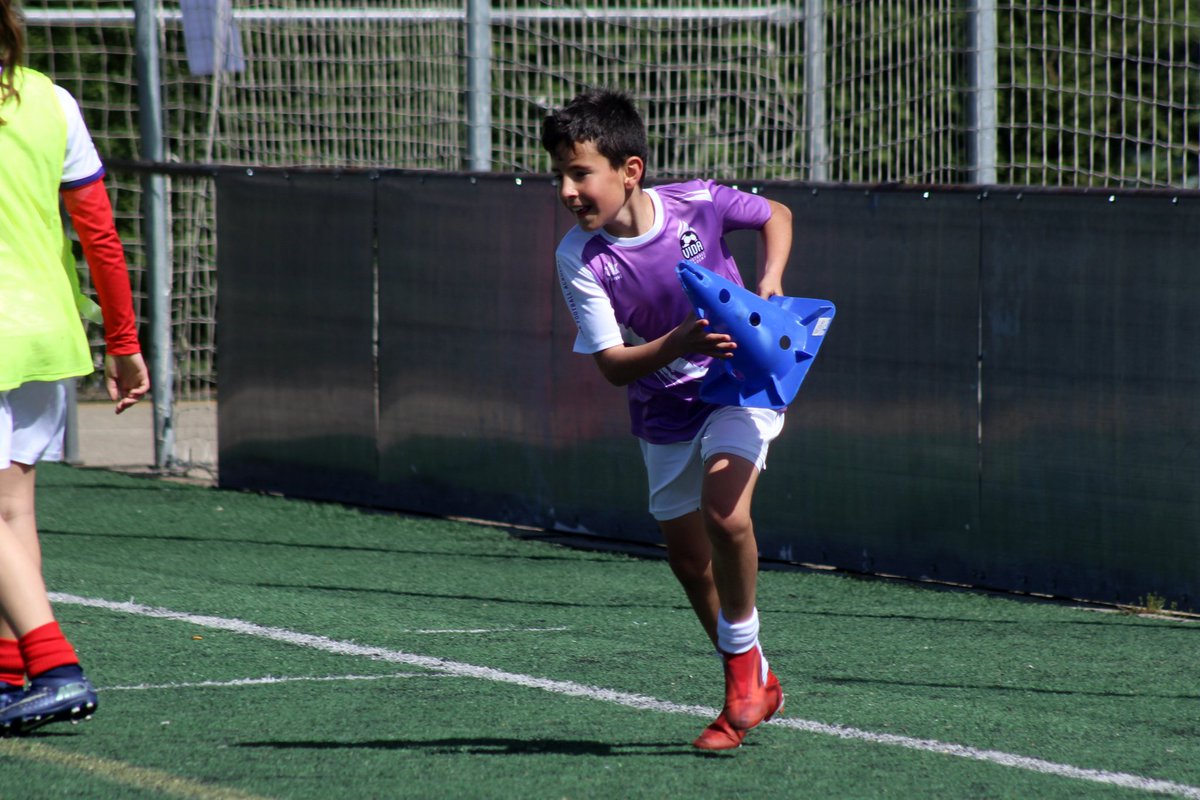 VIDAcademyF's tweet photo. ¡Superado el segundo día de campus! Aprendizaje y diversión con la pelota pegada al pie 🙌🏼

Hoy el tiempo no ha acompañado demasiado, pero el fútbol no ha parado. ¡Mañana último día!

#FutbolEsVIDA #footballacademy #ADNvida 🟣⚫️⚪ https://t.co/zBTwlGBsH3