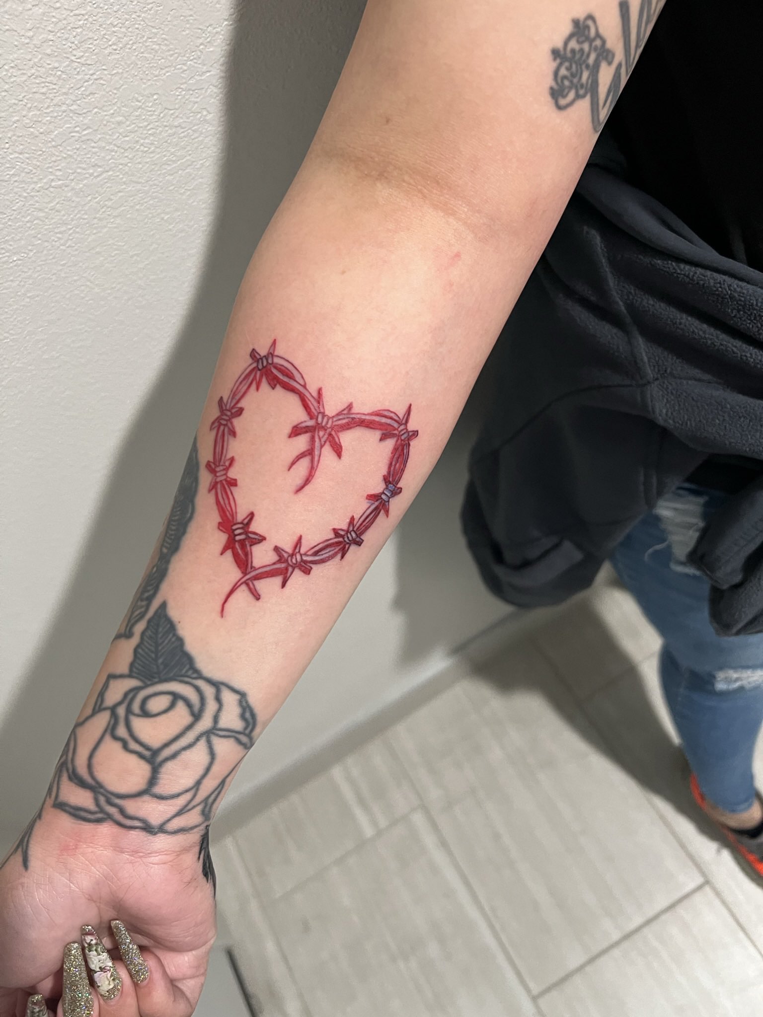 Barbed Wire Heart Tattoos FQKxC9DXEAsTmis Large