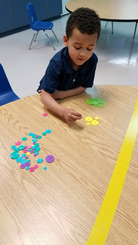 1futuresprogram's tweet photo. Students in the MCES classroom sorting in a variety of ways! https://t.co/lYHkyYDsbC