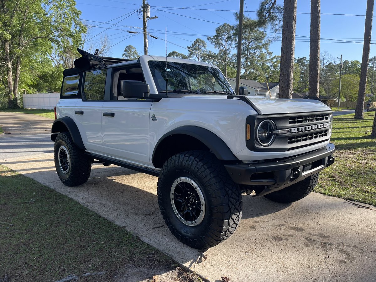 Out with the old… in with the new!! 
New @KMCWheels #Carnage going on the ‘22 #Ford #Bronco #blackdiamond #Sasquatch. Stay tuned 😈 @IVDSuspension also loving my 3” lift 💪. And yes… the @NittoTire #Ridgegrapplers in 37” fit perfectly 👌